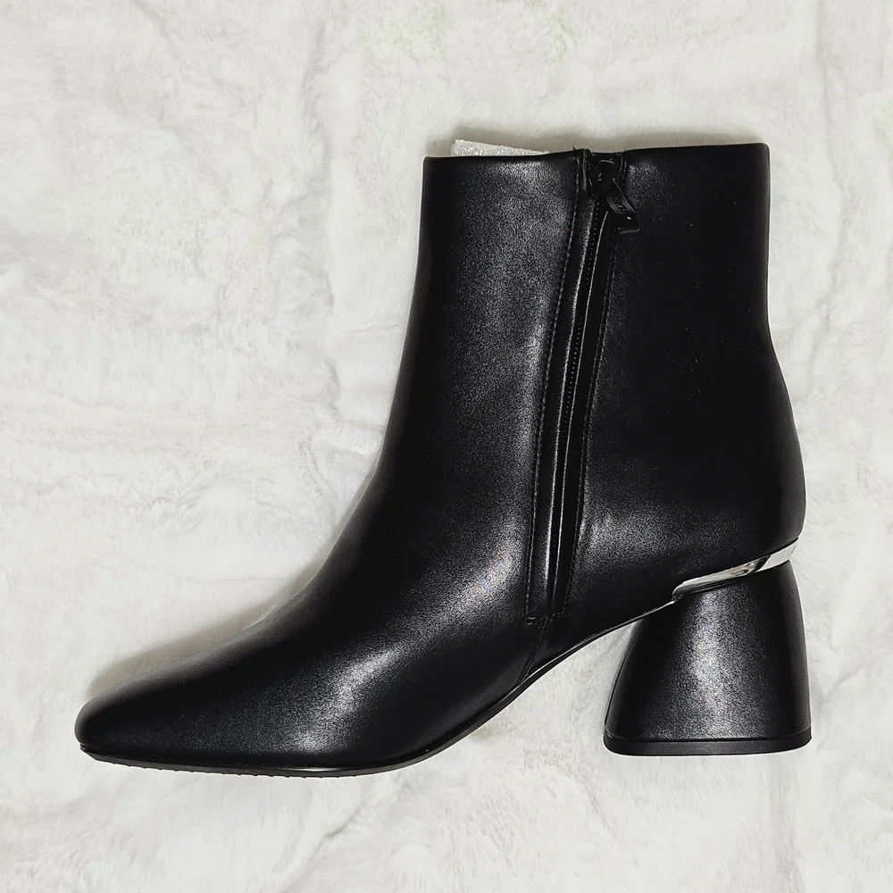 DKNY Ankle Boots Booties 9.5 Black Leather & Silver Caleena Heeled Boots NIB - Picture 3 of 6